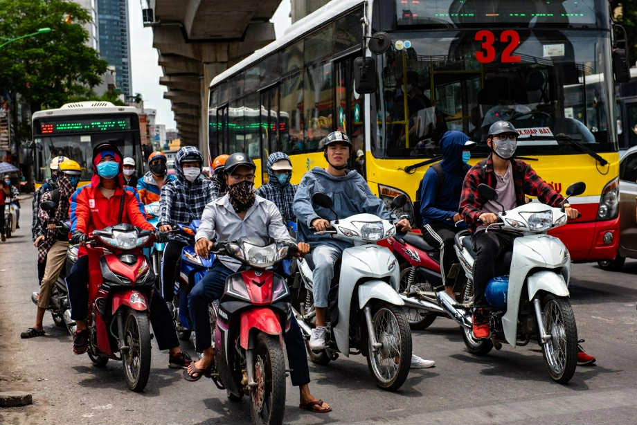 Xe máy ở Hà Nội và TP HCM được đề xuất kiểm soát khí thải từ năm 2027. Ảnh: Thanh Huế